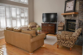 Seven Springs Woodridge 3 Bedroom Premium Condo, Private deck with wooded view condo